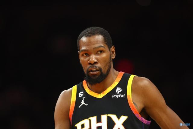 邮报：曼联的球探上周考察了奥林匹亚科斯中场穆扎基蒂斯