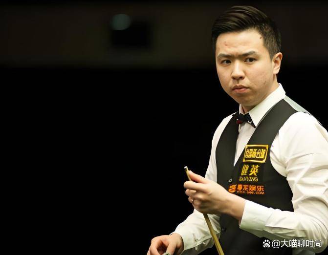 乔治娜分享晚宴照片：C罗与苹果公司CEO库克合影