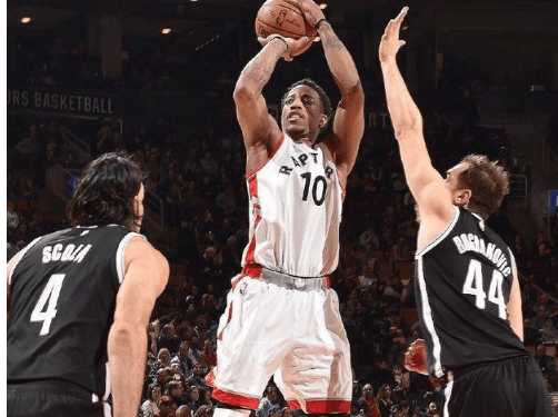 男子下棋时吸烟不慎引燃衣物